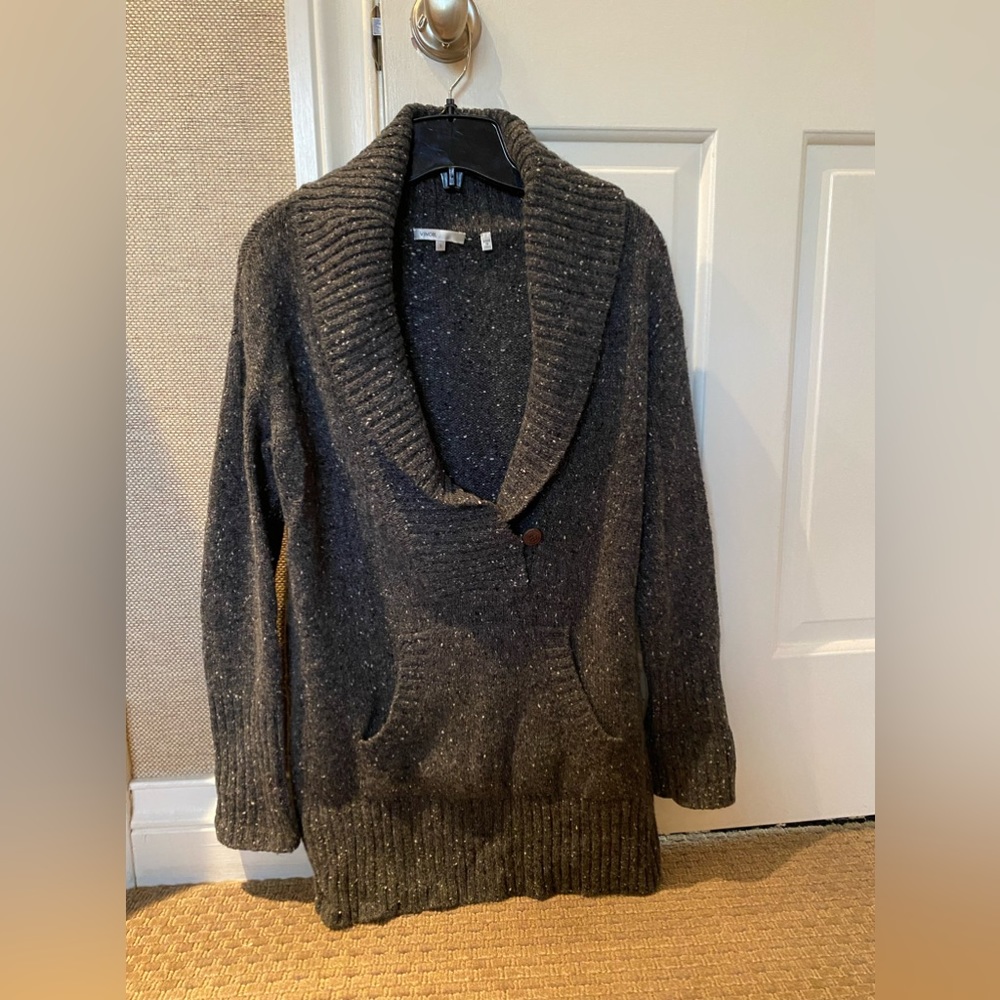 100% cashmere charcoal grey sweater with shawl collar and pouch pocket